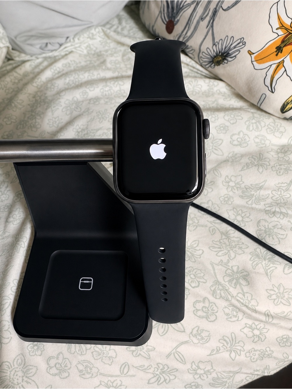 Apple Watch SE in Black with Black Sport Band